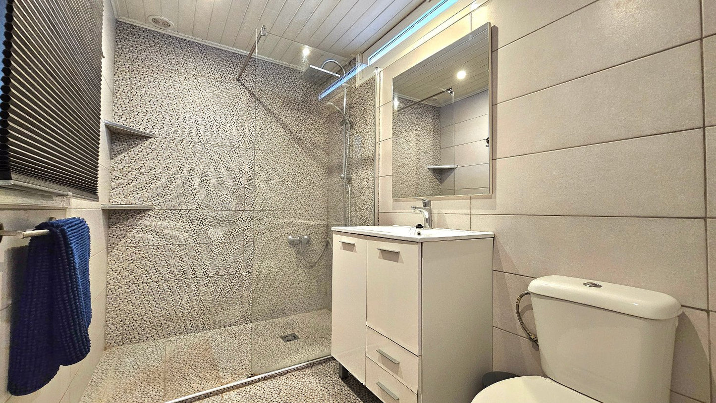 Chayofa Must-see Apartment El Morro modern bathroom with contemporary amenities