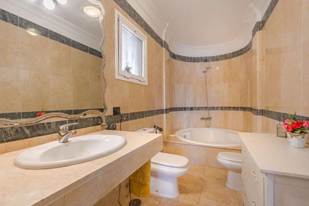 Fanabe Exclusive Benimar Complex Apartment Tenerife Fully Equipped bathroom