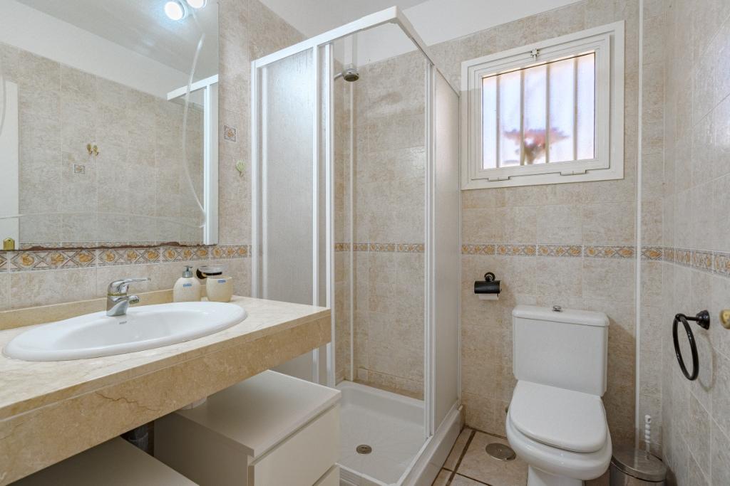 Fanabe Exclusive Benimar Complex Apartment Tenerife Fully Equipped bathroom with modern amenities