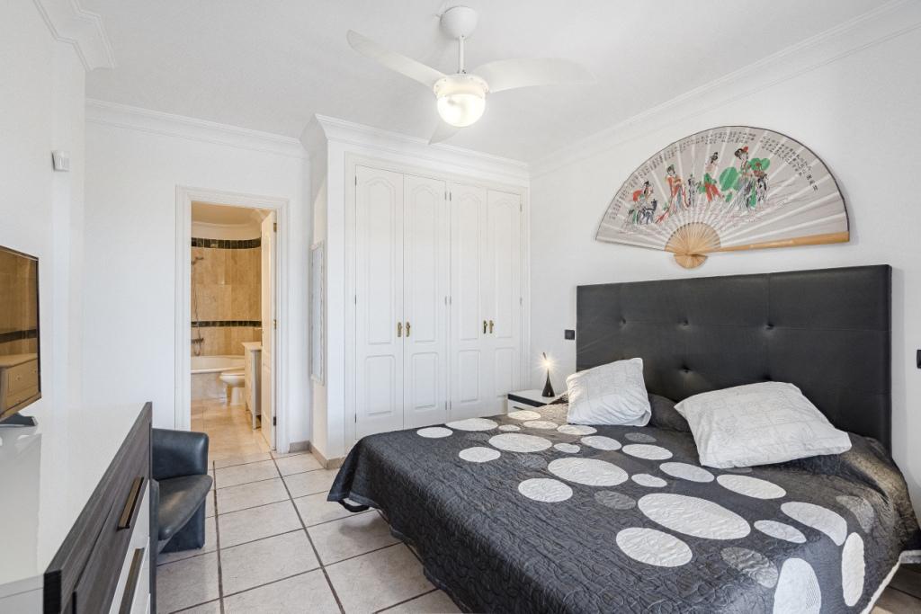 Fanabe Exclusive Benimar Complex Apartment Tenerife Fully Equipped bedroom with modern amenities