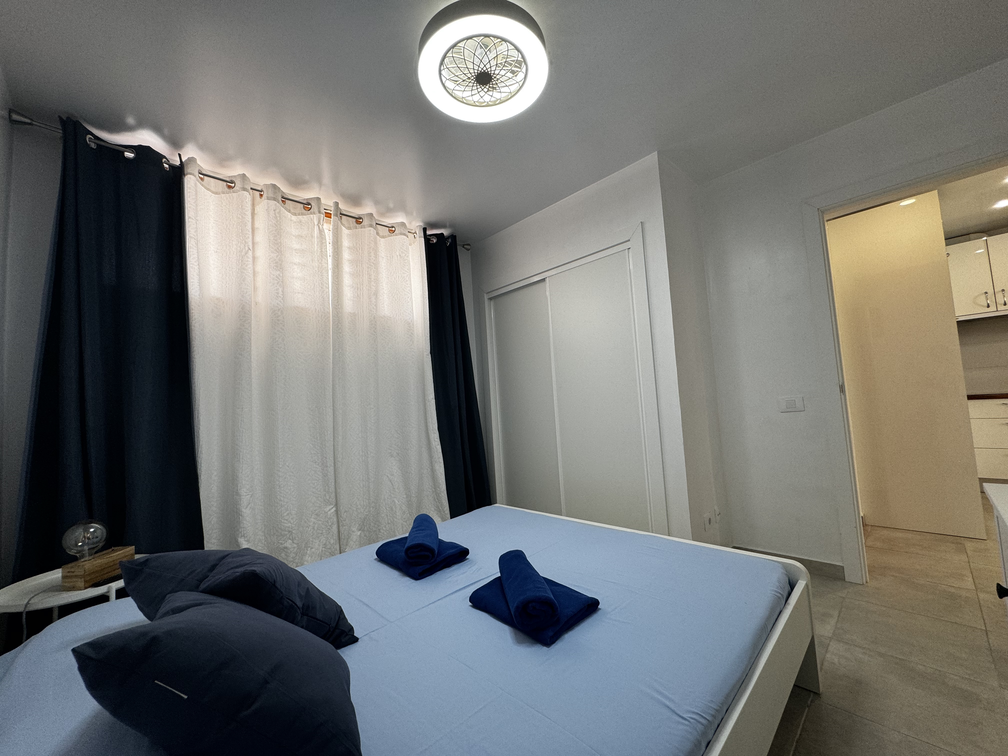 Los Cristianos Los Diamantes Beautiful Apartment Bedroom queen-size bed and amenities