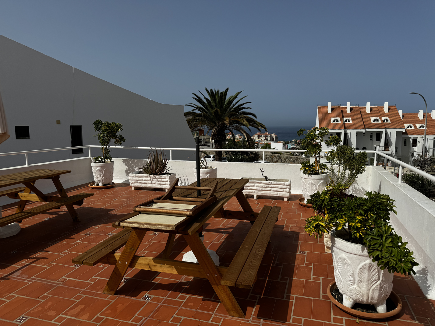Los Cristianos Los Diamantes Beautiful Apartment complex terrace