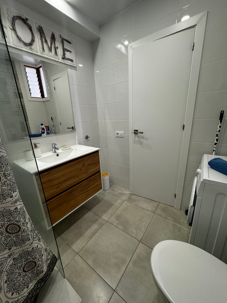 Los Cristianos Los Diamantes Beautiful Apartment modern amenities bathroom