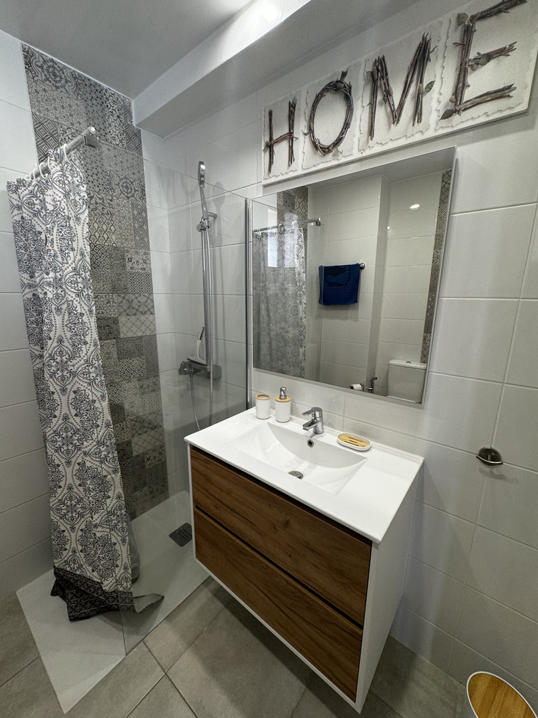 Los Cristianos Los Diamantes Beautiful Apartment modern bathroom