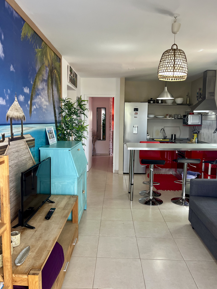 Magnificent Augusta Park Amarilla Golf Apartment living room with flat-screen tv