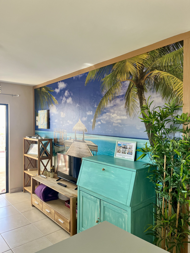 Magnificent Augusta Park Amarilla Golf Apartment living room with flat-screen tv 2