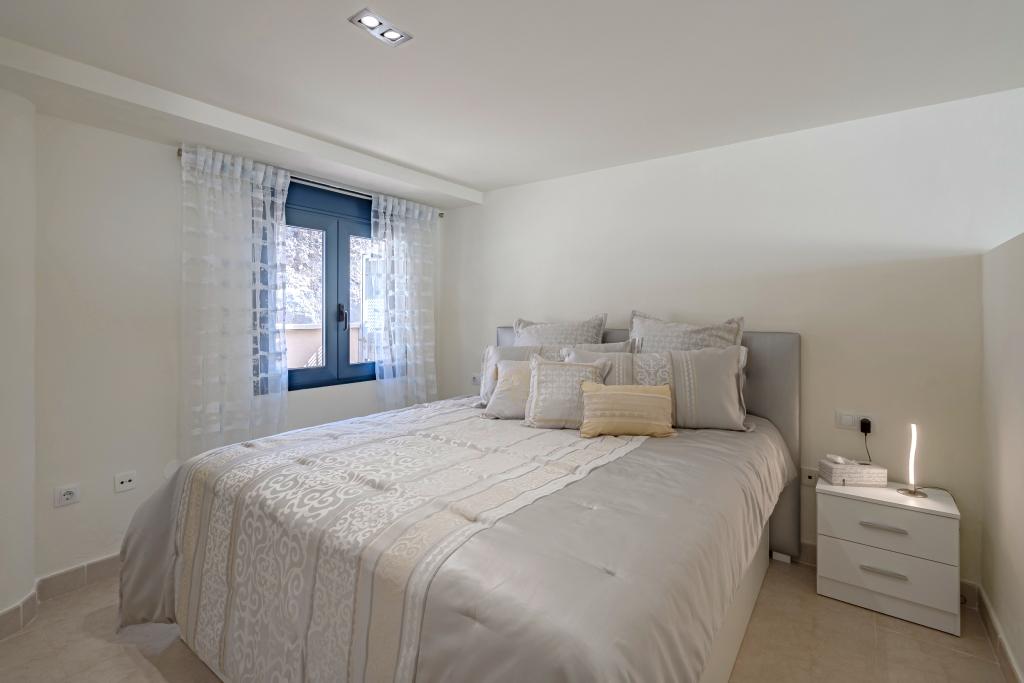 Pal Mar La Arenita Spacious Duplex Penthouse Stylish bedroom with queen-size bed