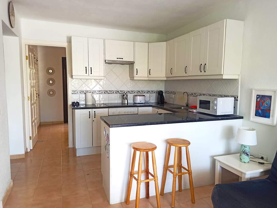 San_Miguel_de_Abona_Cozy_House_at_Amarilla_Golf_spaciuos_fully_equipped_kitchen