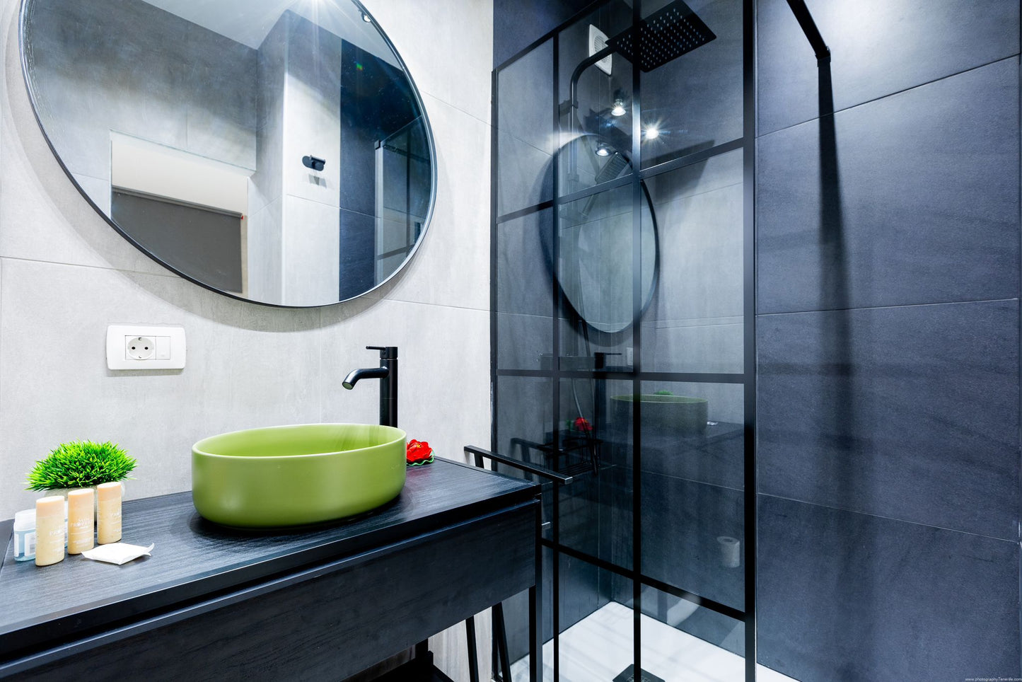 Spacious 2-Bedroom Apartment for Sale in Playa Paraiso Minimalist bathroom with walk-in shower 3