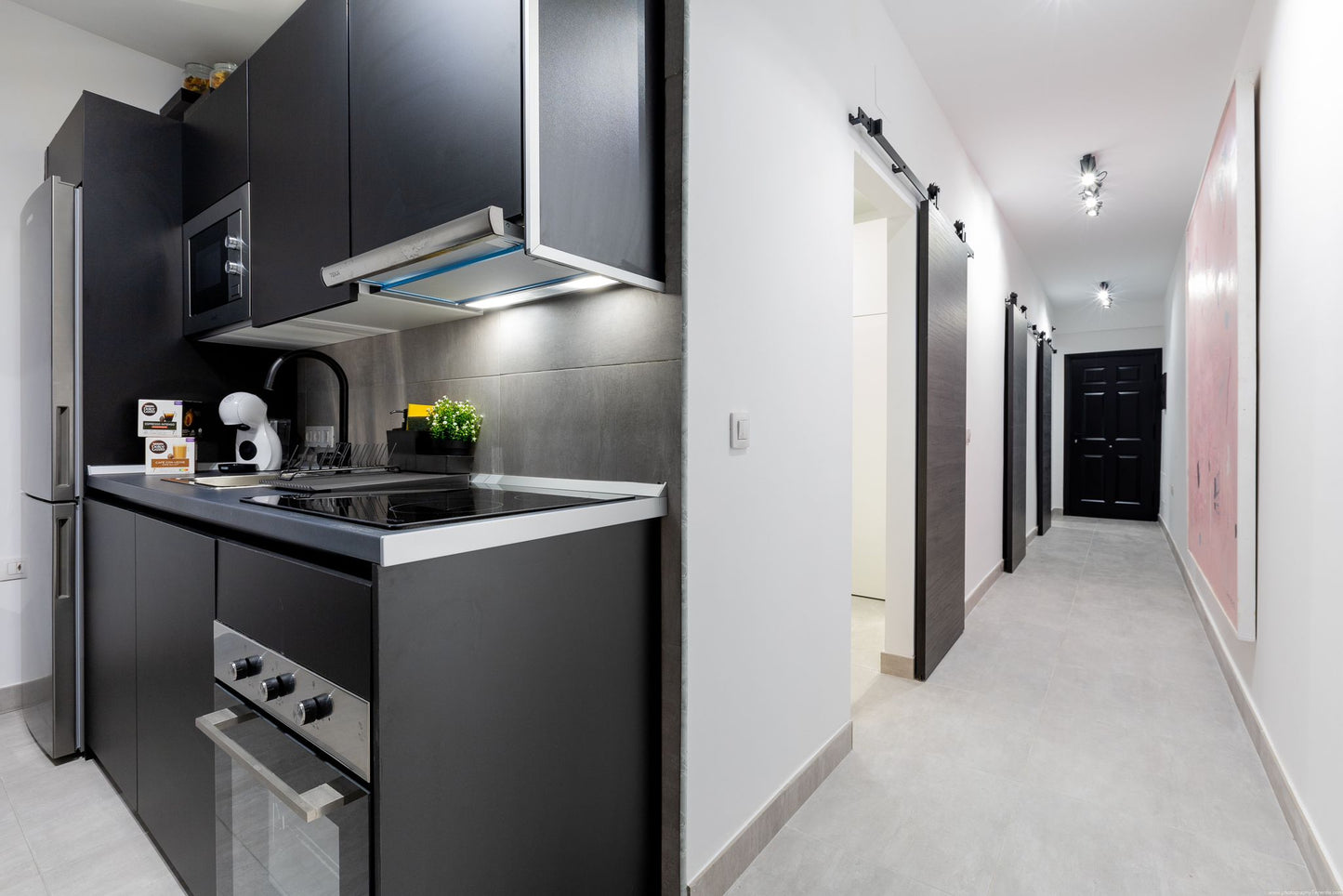 Spacious 2-Bedroom Apartment for Sale in Playa Paraíso Minimalist modern Open-plan kitchen