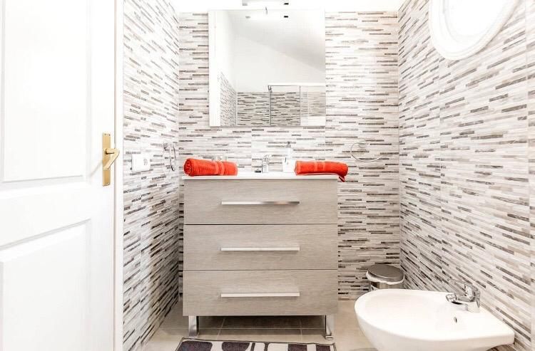 Stylish Apartment with Pool Las Americas Altamar with large and minimalist bathroom