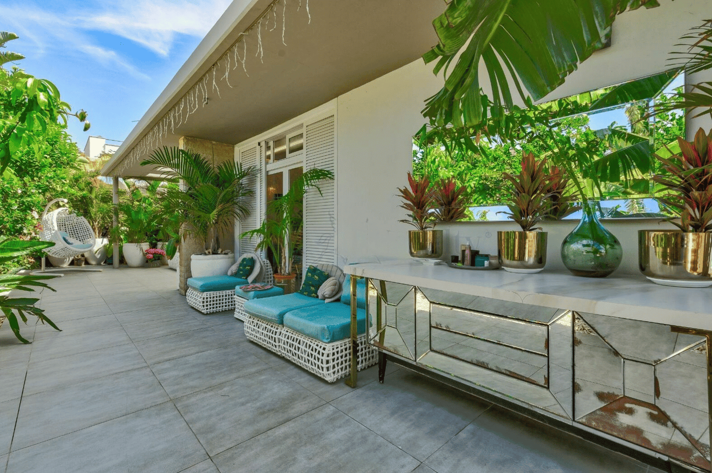 Torviscas_Alto_Luxury_4_bedroom_villa_tenerife_garden_sofa_outside
