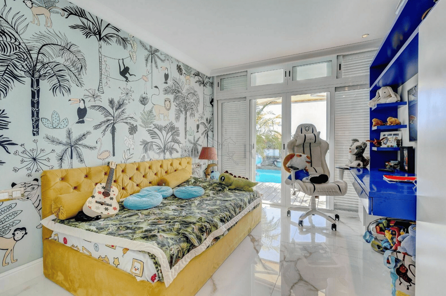 Torviscas_Alto_Luxury_4_bedroom_villa_tenerife_third_bedroom_marble_floor_large_bed