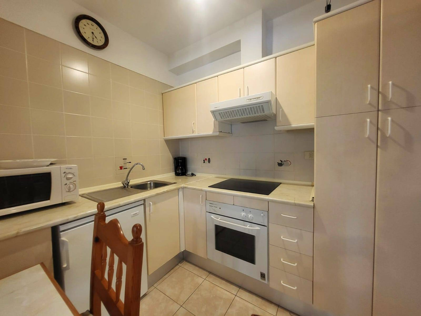 Atlantic_View_Quiet_Peaceful_Windless_Apartment_Fantastic_Ocean_View_Apartment_Costa_Del_Silencio_fully_equipped_kitchen_Tenerife