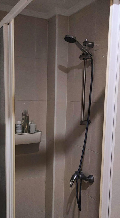 Caledonia Park Beachfront Luxury Apartment fully equipped bathroom 3
