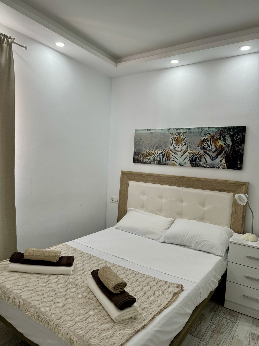 Costa_Adeje_Charming_Renovated_Apartment_bedroom_queen-size_bed_clean_towels