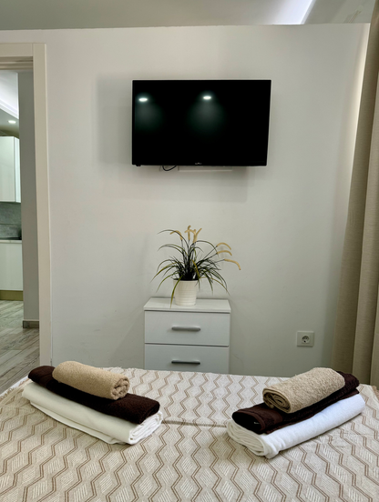 Costa_Adeje_Charming_Renovated_Apartment_bedroom_queen-size_bed_flat-screen_tv
