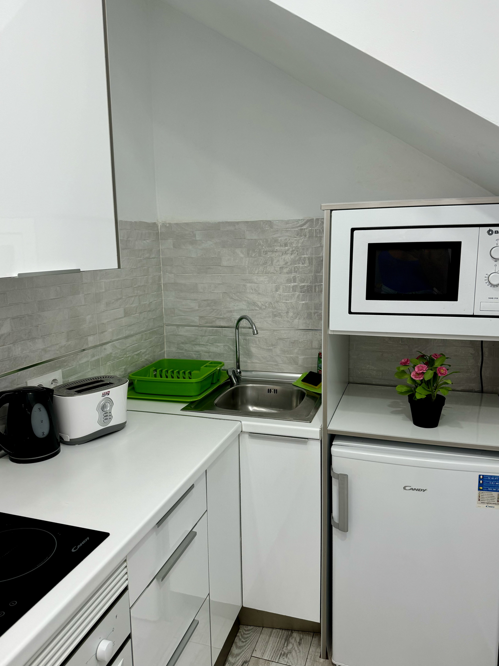 Costa_Adeje_Charming_Renovated_Apartment_fully_equipped_kitchen_microwave