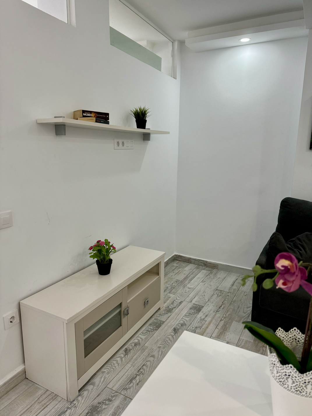 Costa_Adeje_Charming_Renovated_Apartment_living_room_fully_equipped_minimalist