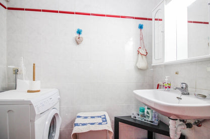 Costa Adeje Cozy Apartment at Windsor Park 18 fully equipped bathroom
