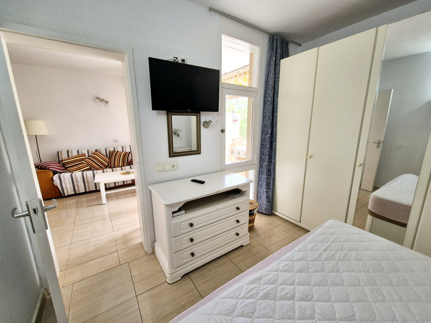 Costa_del_Silencio_Casa_Anna_Modern_Apartment_Tenerife_flat_screen_tv_bedroom