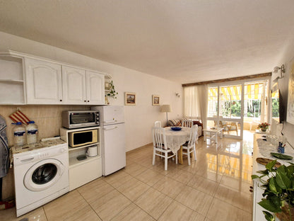Costa_del_Silencio_Casa_Anna_Modern_Apartment_Tenerife_oven_kitchen_microwave