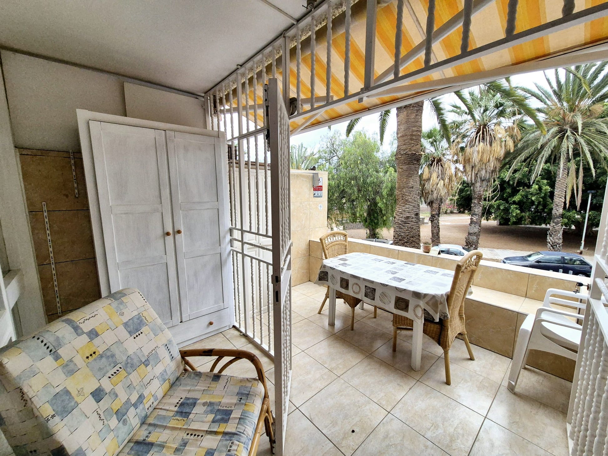 Costa_del_Silencio_Casa_Anna_Modern_Apartment_Tenerife_relaxing_terrace