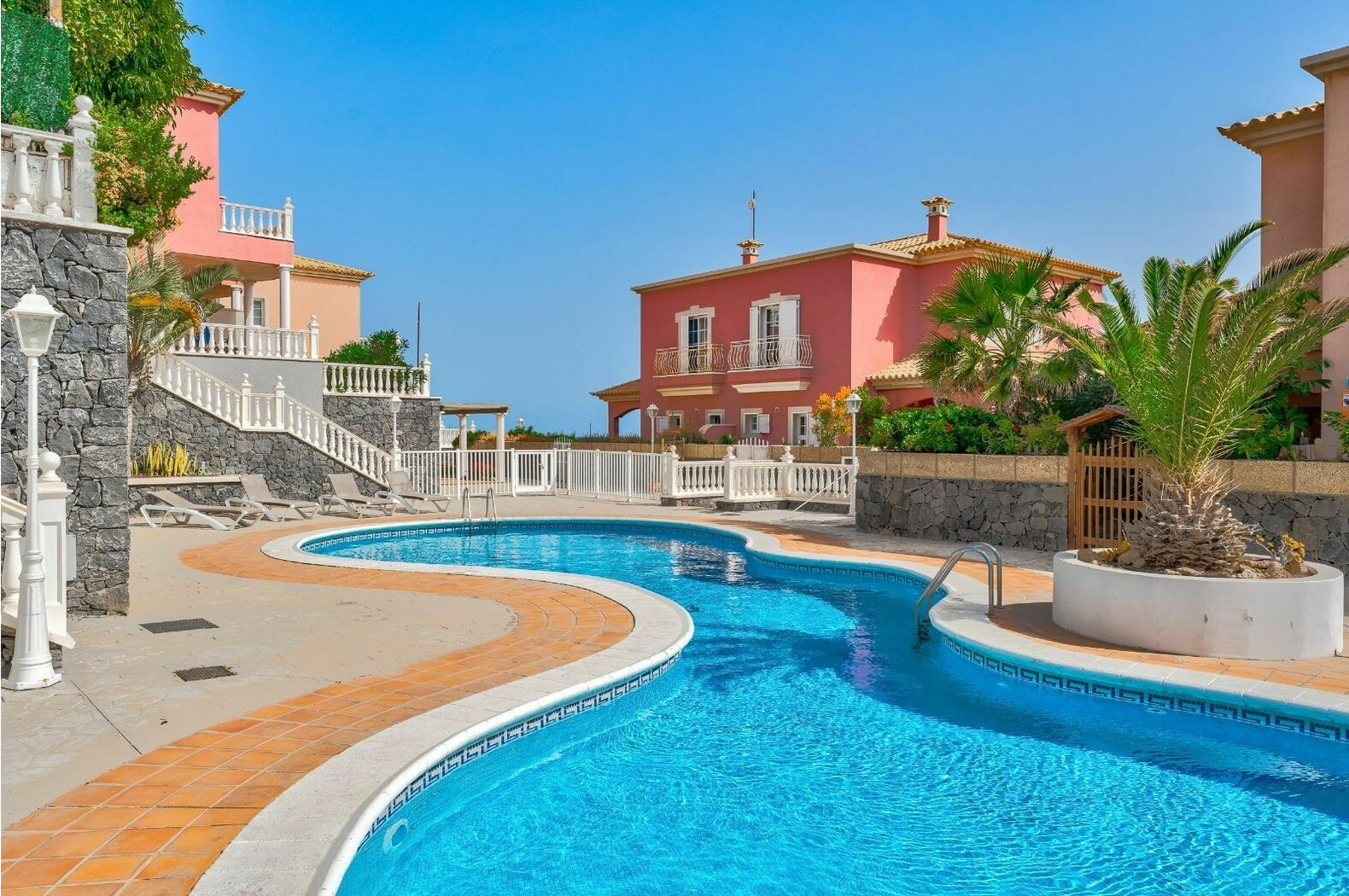 El_Medano_Exclusive_House_Ocean_Views_Tenerife_Spacious_Complex_Pool