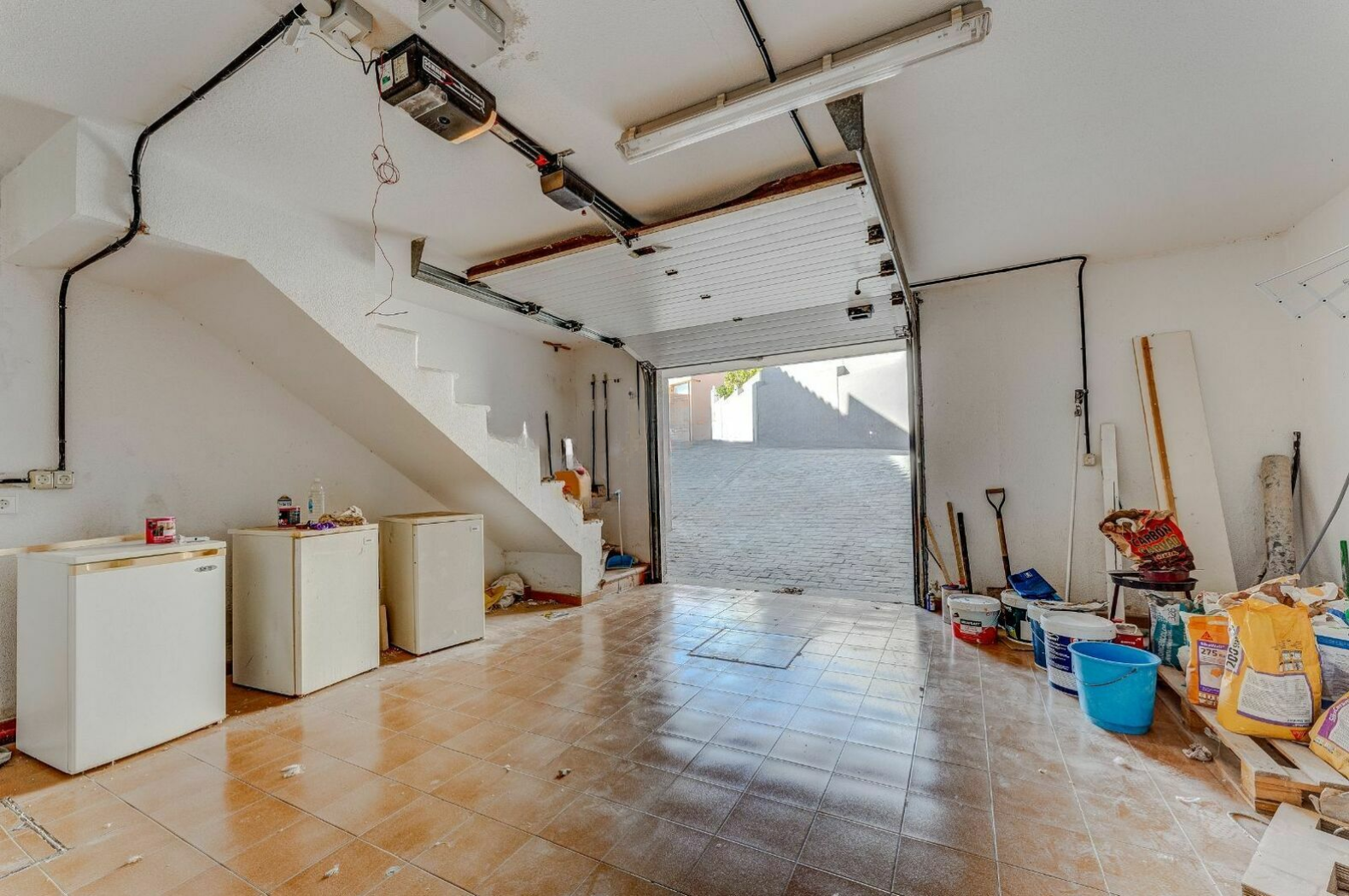 El_Medano_Exclusive_House_Ocean_Views_Tenerife_garage_spacious