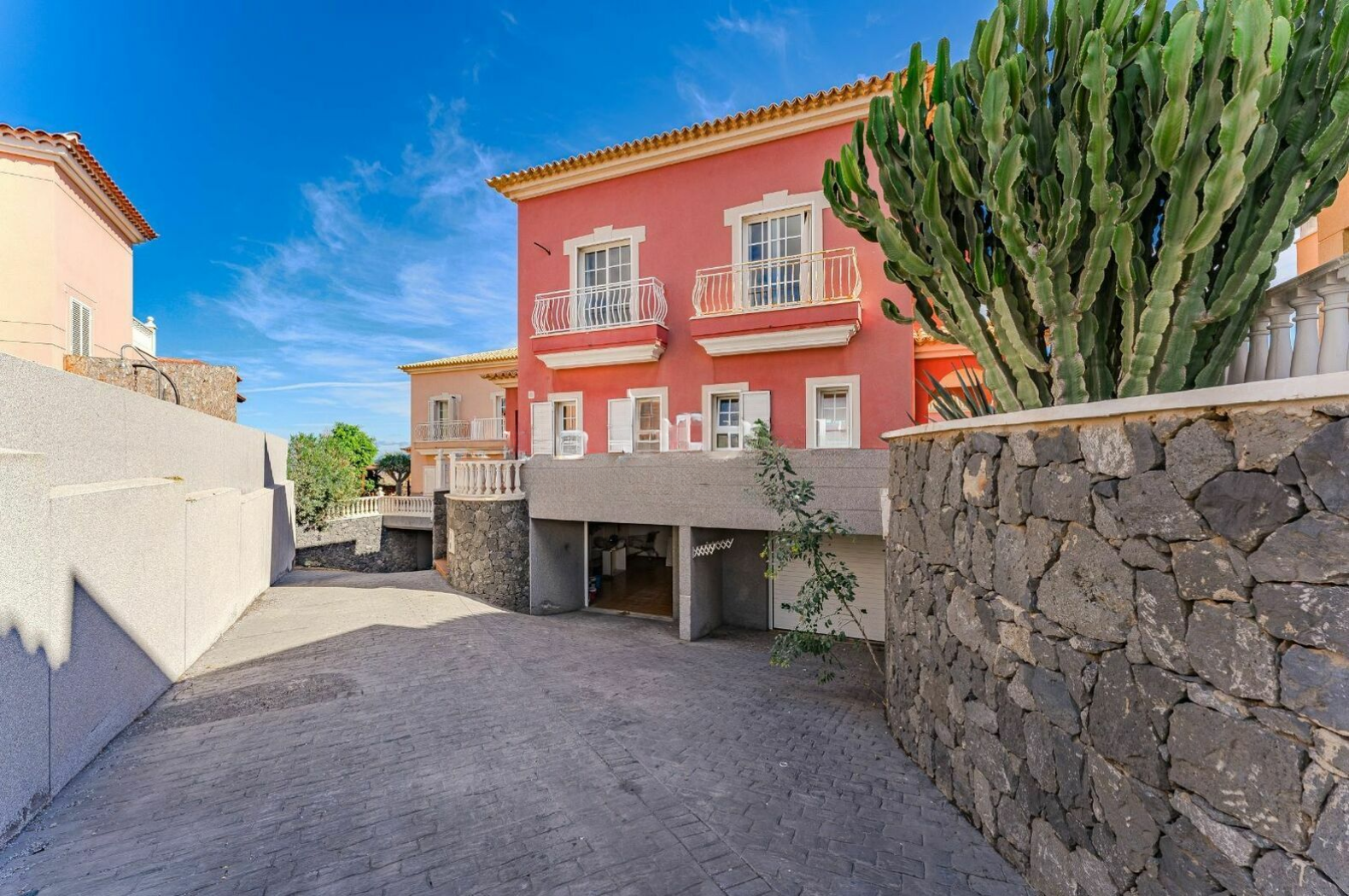 El_Medano_Exclusive_House_Ocean_Views_Tenerife_with_Garage