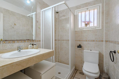 Fanabe Exclusive Benimar Complex Apartment Tenerife Fully Equipped bathroom with modern amenities
