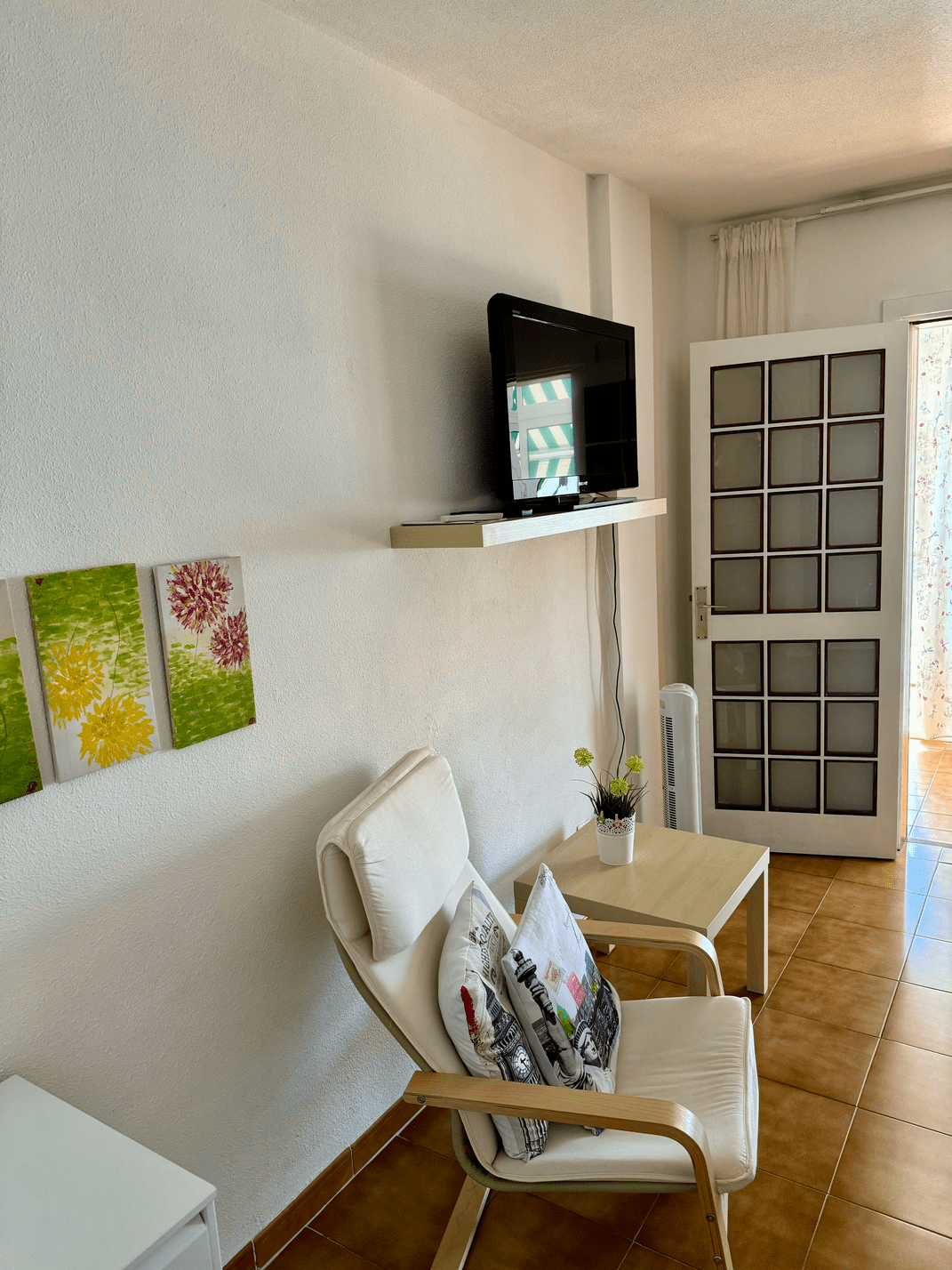 Fanabe_Stunning_Beachfront_Penthouse_Parque_Royal_Tenerife_armchair