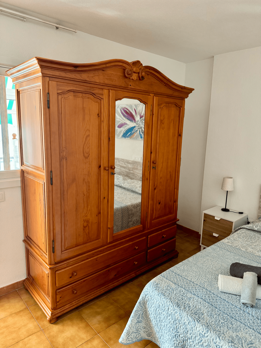 Fanabe_Stunning_Beachfront_Penthouse_Parque_Royal_Tenerife_bedroom_wardrobe