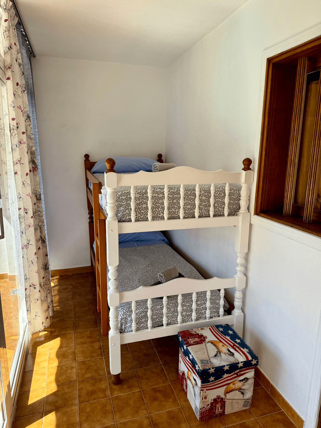 Fanabe_Stunning_Beachfront_Penthouse_Parque_Royal_Tenerife_bunk_beds_bedroom