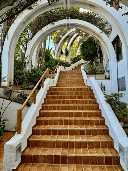 Fanabe_Stunning_Beachfront_Penthouse_Parque_Royal_Tenerife_entrance_stairs_stunning_view