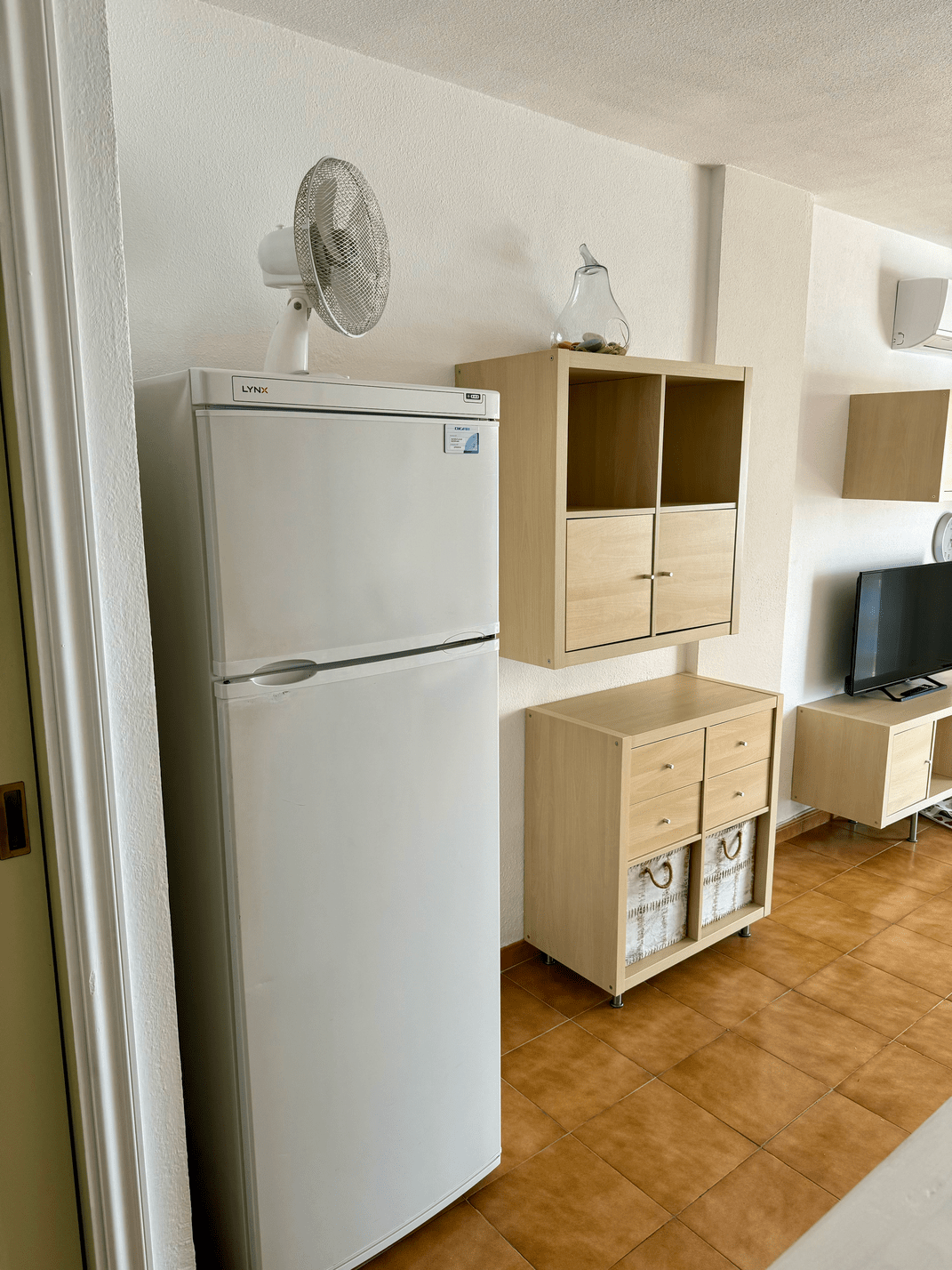 Fanabe_Stunning_Beachfront_Penthouse_Parque_Royal_Tenerife_fridge_fan