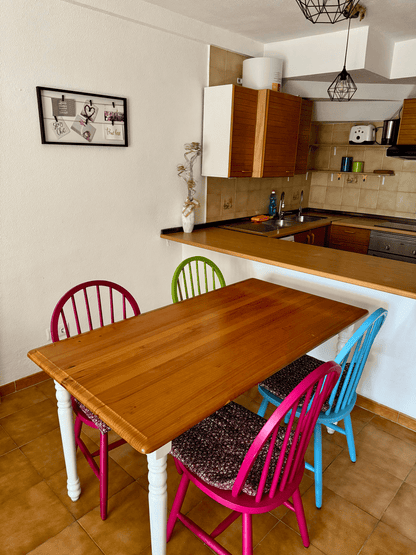 Fanabe_Stunning_Beachfront_Penthouse_Parque_Royal_Tenerife_living_room_coloured_chairs