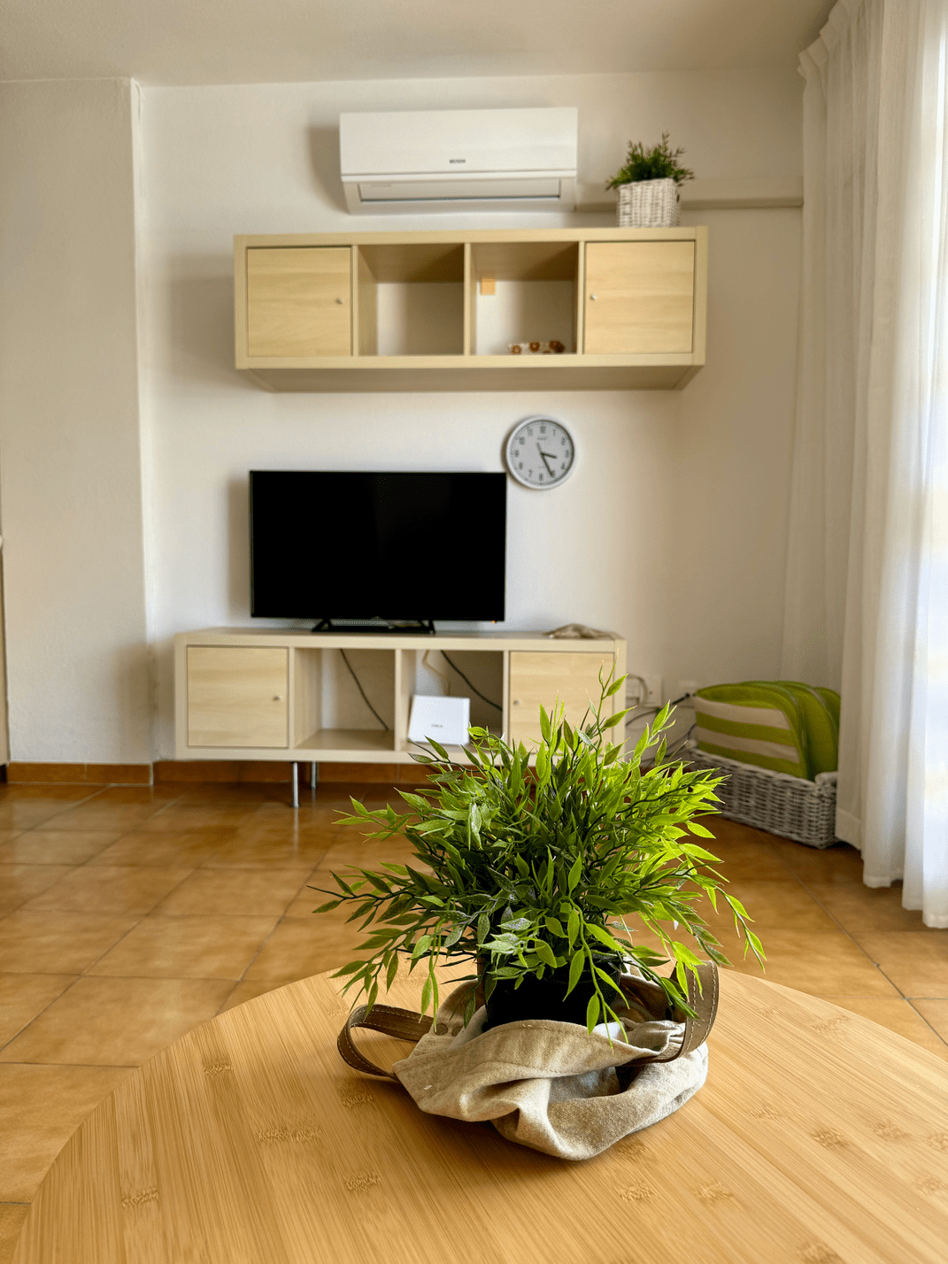Fanabe_Stunning_Beachfront_Penthouse_Parque_Royal_Tenerife_living_room_conditioning_air