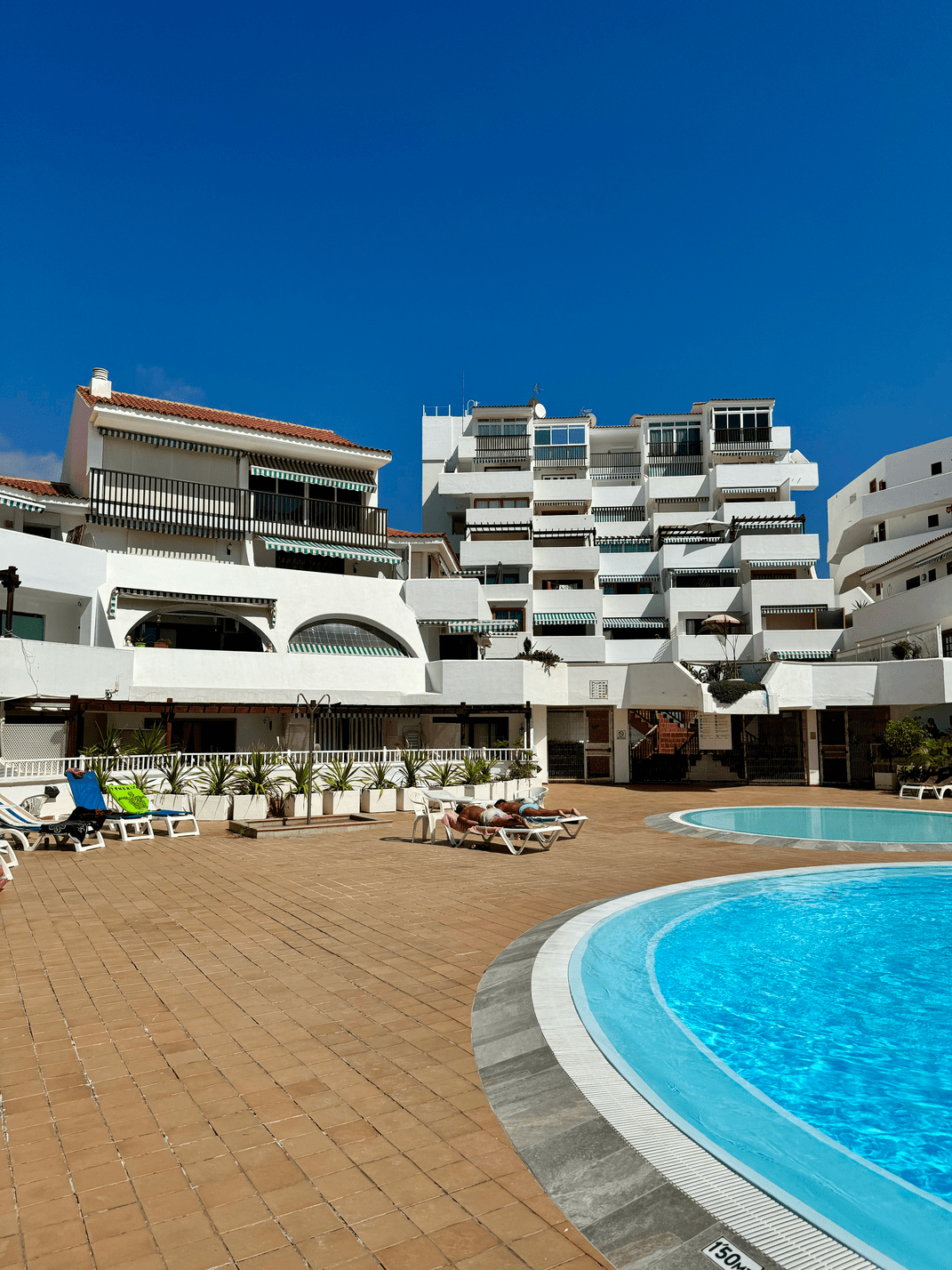 Fanabe_Stunning_Beachfront_Penthouse_Parque_Royal_Tenerife_pool_complex_view