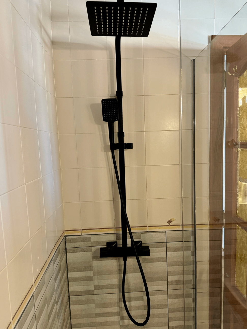Fanabe_Stunning_Beachfront_Penthouse_Parque_Royal_Tenerife_shower_bathroom