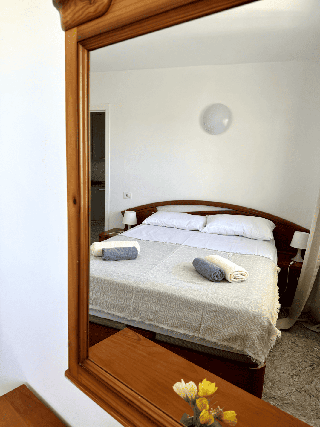 Heart_of_Las_Americas_Charming_Beach_Apartment_Tenerife_Bedroom_Mirror