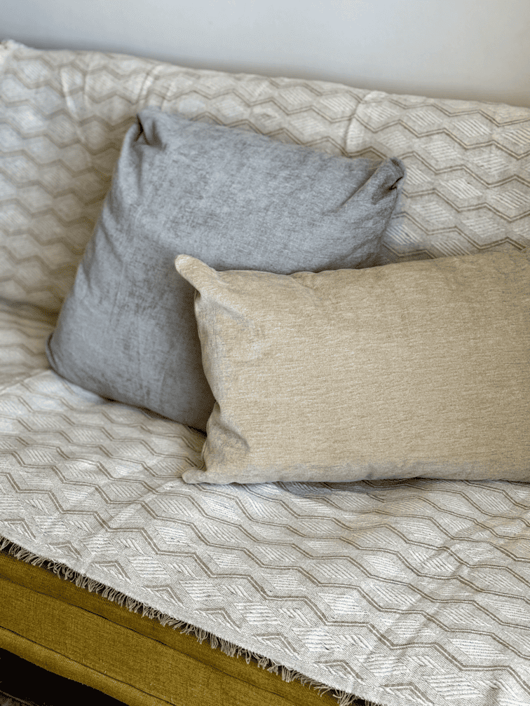 Heart_of_Las_Americas_Charming_Beach_Apartment_Tenerife_Cushions