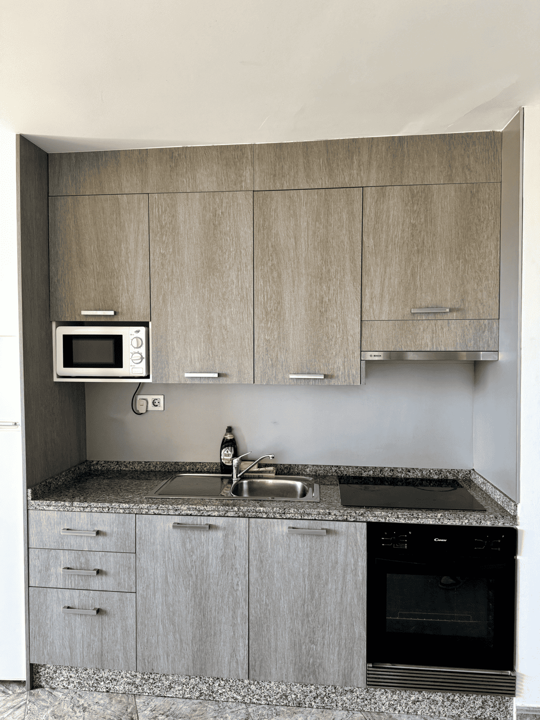 Heart_of_Las_Americas_Charming_Beach_Apartment_Tenerife_Modern_Kitchen