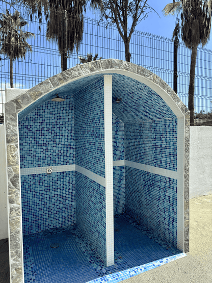 Heart_of_Las_Americas_Charming_Beach_Apartment_Tenerife_Public_Showers