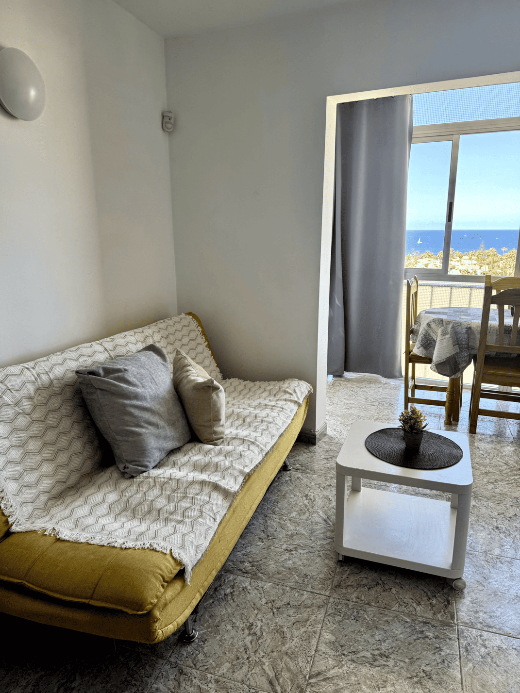 Heart_of_Las_Americas_Charming_Beach_Apartment_Tenerife_Sofabed