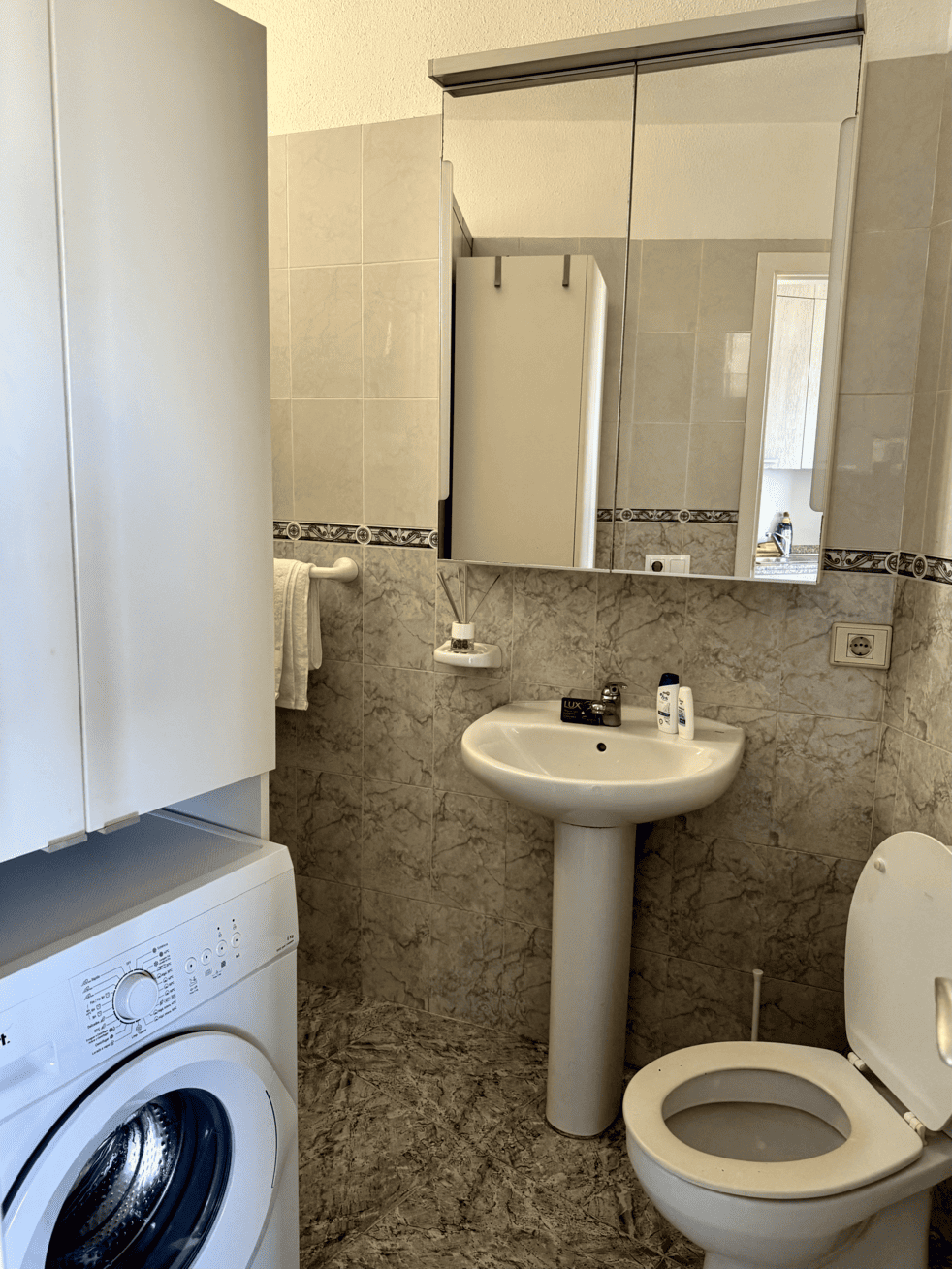 Heart_of_Las_Americas_Charming_Beach_Apartment_Tenerife_Washing_Machine