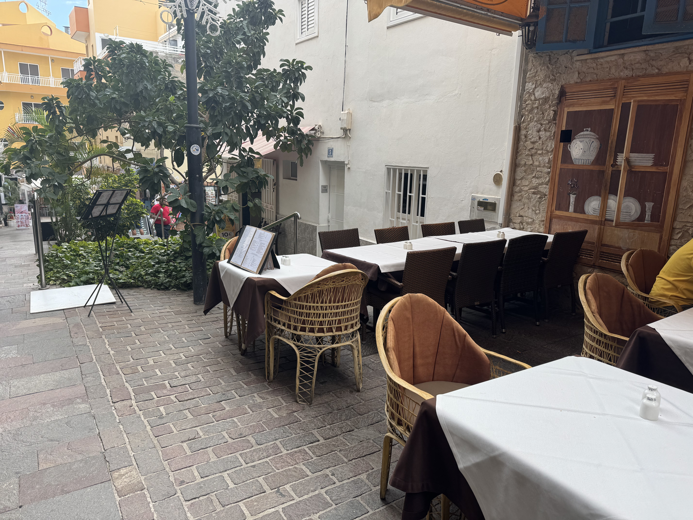 Heart_of_Los_Cristianos_Modern_Apartment_Close_to_the_Sea_in_Tenerife_all_you_need