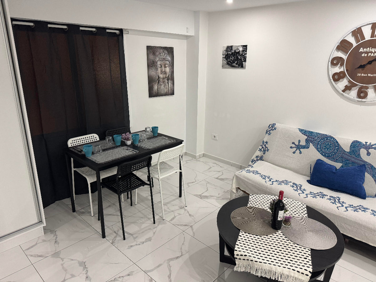 Heart_of_Los_Cristianos_Modern_Apartment_Close_to_the_Sea_in_Tenerife_living_room
