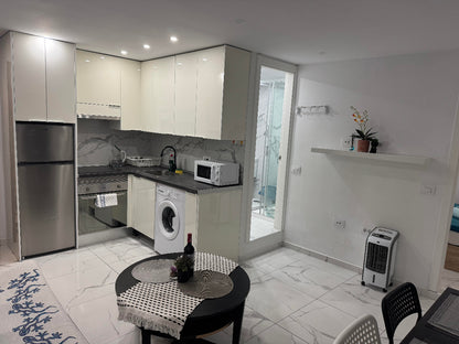 Heart_of_Los_Cristianos_Modern_Apartment_Close_to_the_Sea_in_Tenerife_renewed_kitchen