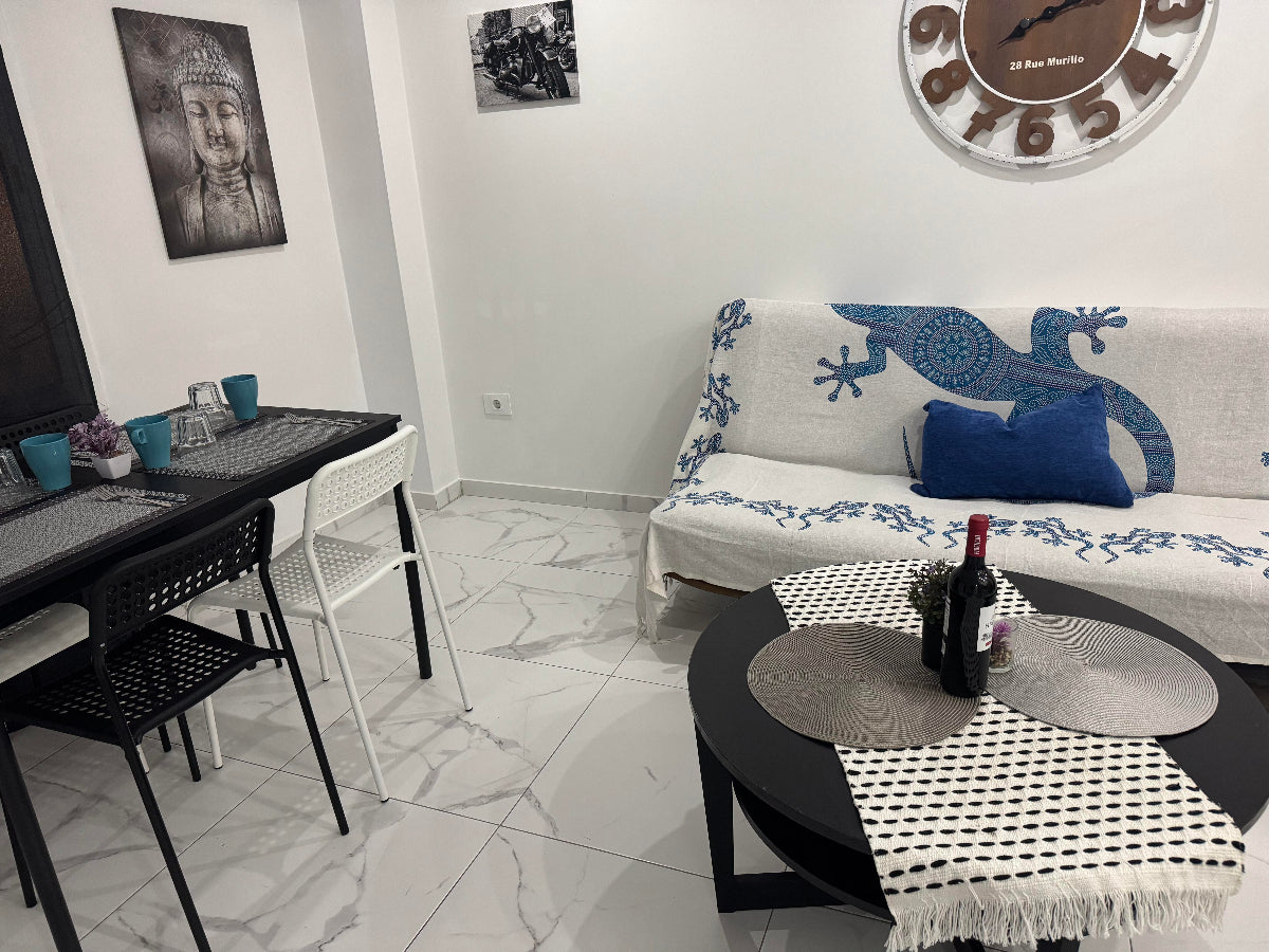 Heart_of_Los_Cristianos_Modern_Apartment_Close_to_the_Sea_in_Tenerife_wine_free